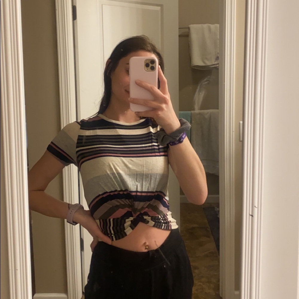 adorable crop top, perfect for summer with knot on the bottom